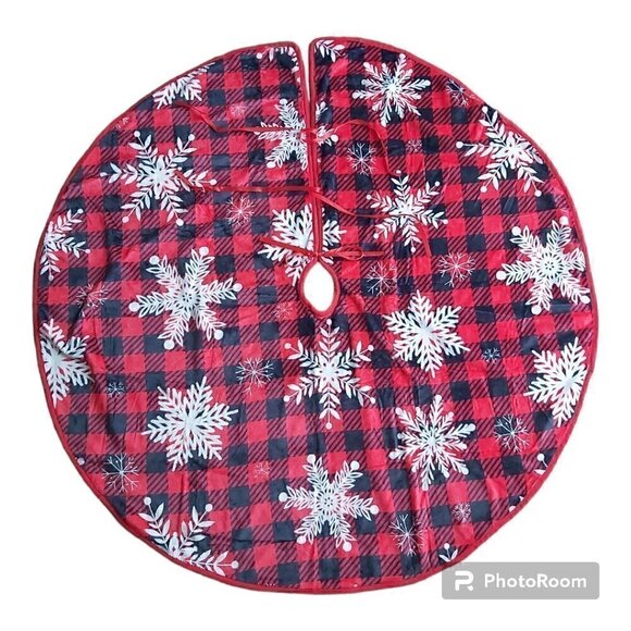 Nwot Large Red And Black Plaid Christmas Tree Skirt White Snowflakes - 45 Inches - Picture 1 of 2